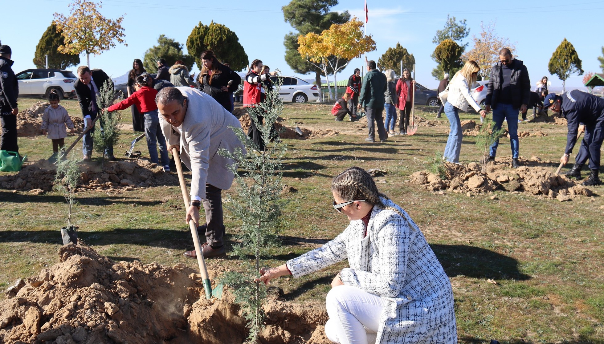 EME BELEDYE BAKANI YILMAZ TOZAN TM EKB LE EMEY YELLENDRYOR