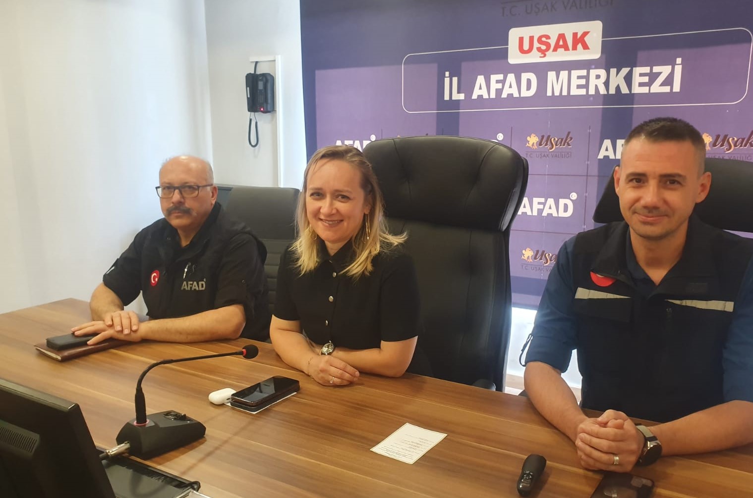 UAK AFAD L MDR YASEMN BEBEK VE YARDIMCILARI BASIN LE KAHVALTIDA BULUTU